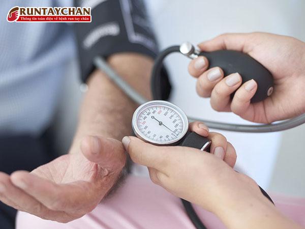 Huyết áp thấp cũng là nguyên nhân gây tim đập nhanh khó thở tay run